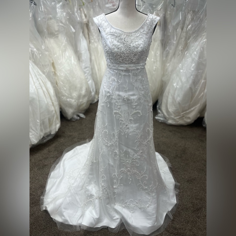 Elegant White Lace Wedding Dress